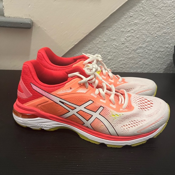 ASICS Women’s GT-2000 7 Running Shoes - Picture 1 of 6
